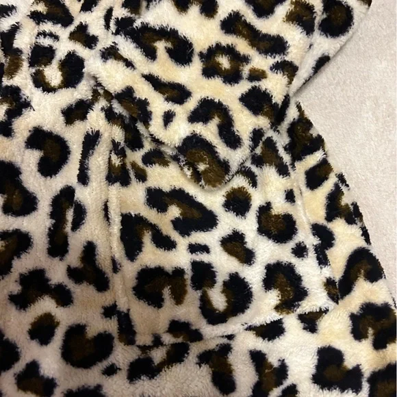 Leopard Robe - Picture 5 of 9